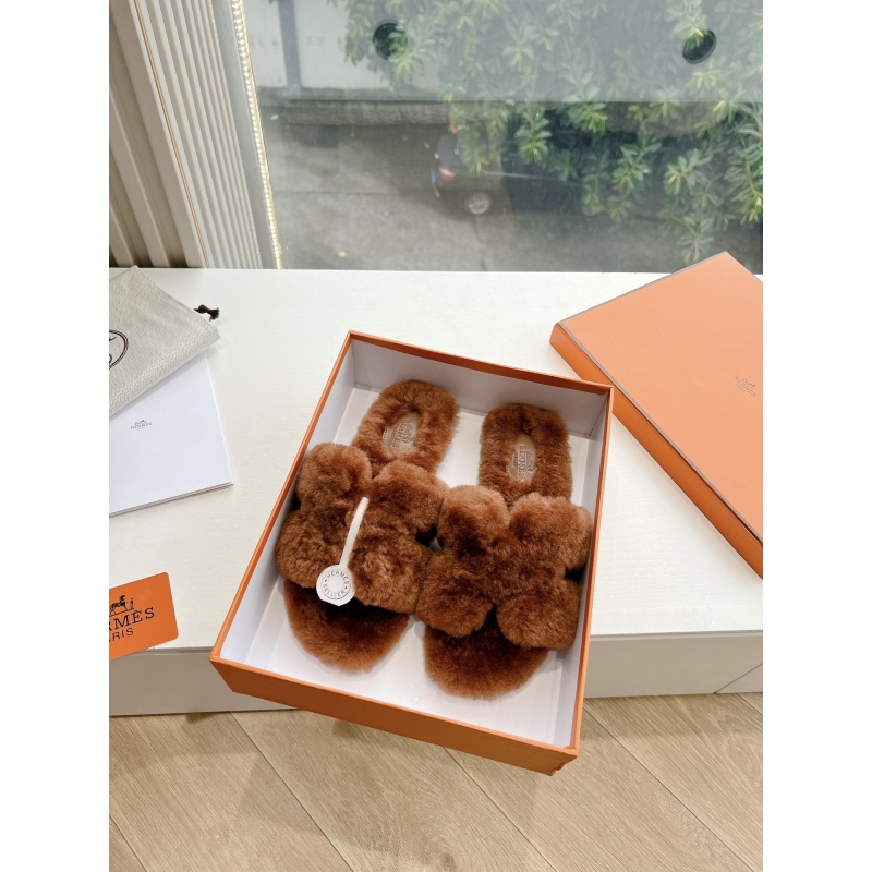 H**mes slippers